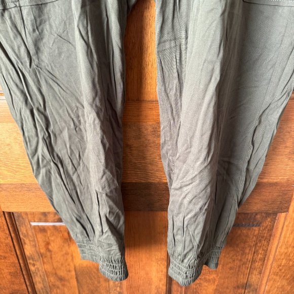 NWT Torrid Olive Cargo Pocket Jogger Size 2 (18-20) - Picture 7 of 12